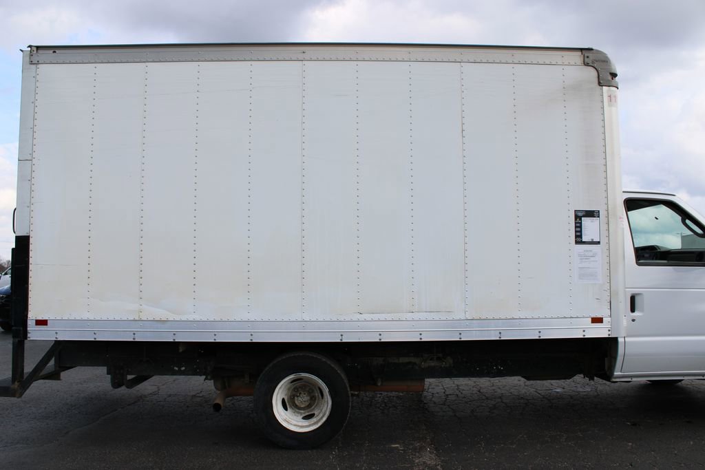 Used 2015 Ford E-350 and Econoline 350 Super Duty image 11