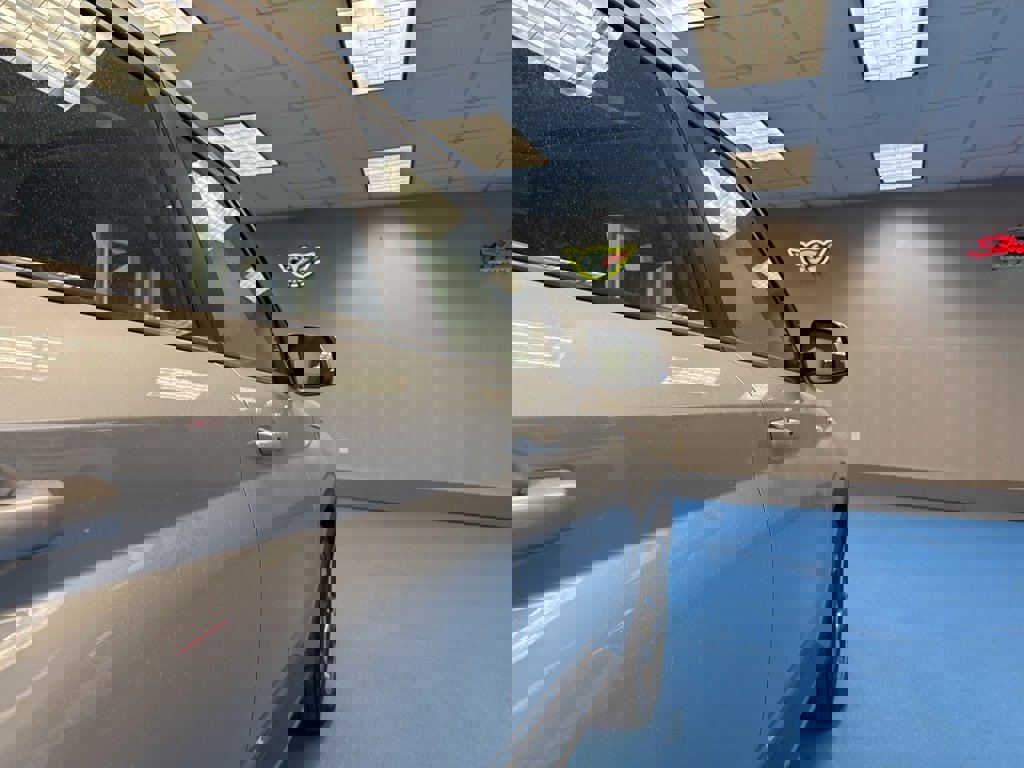 Used 2025 Hyundai Venue SEL image 6