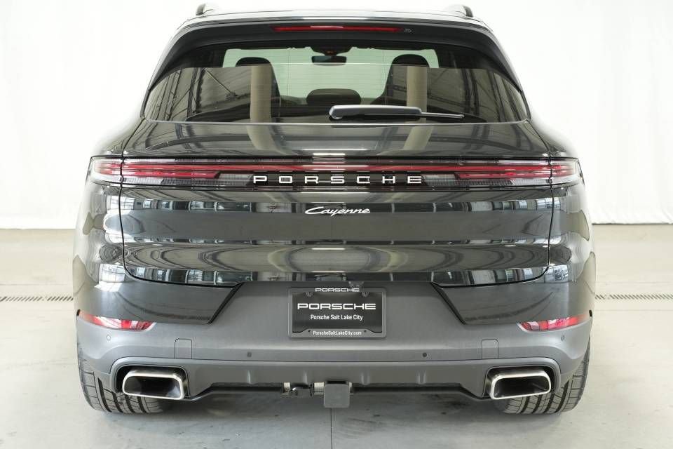 Certified 2025 Porsche Cayenne image 12