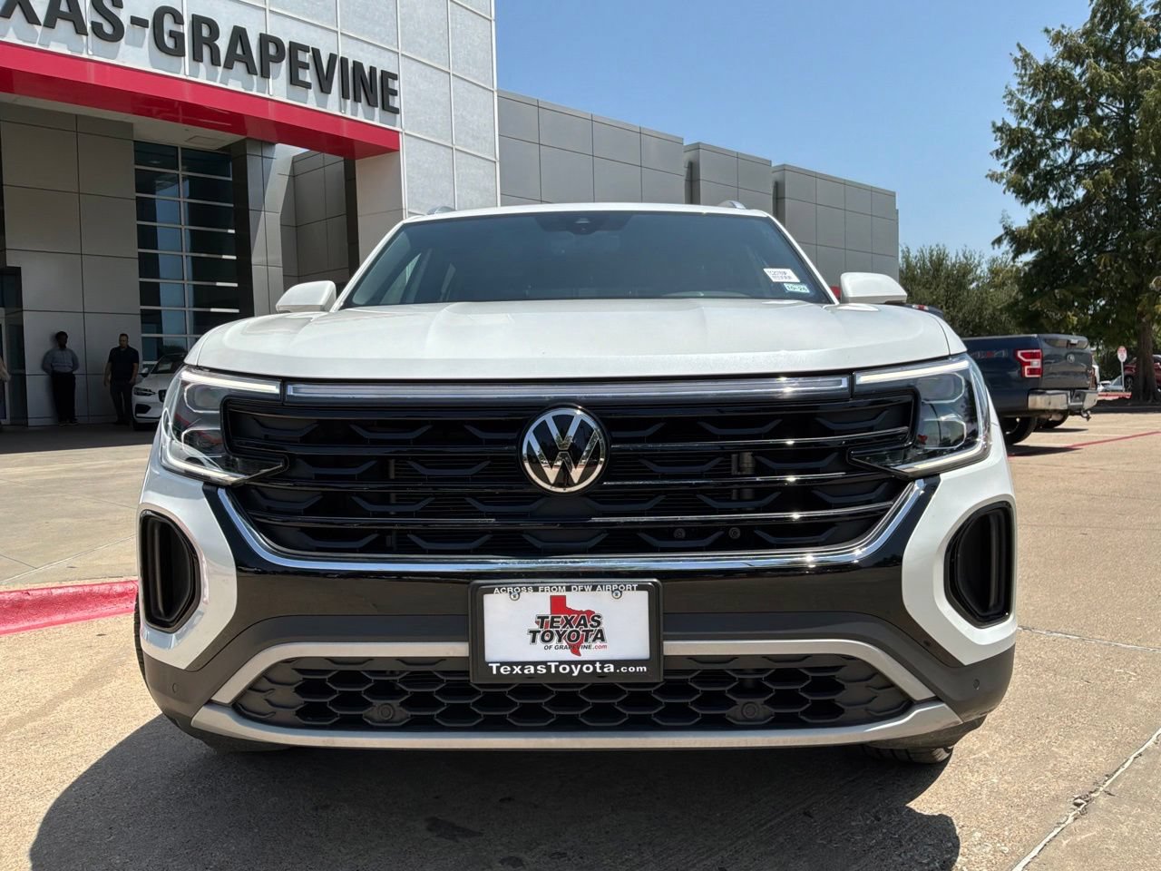 Used 2026 Volkswagen Atlas Cross Sport SE AWD/4WD image 3