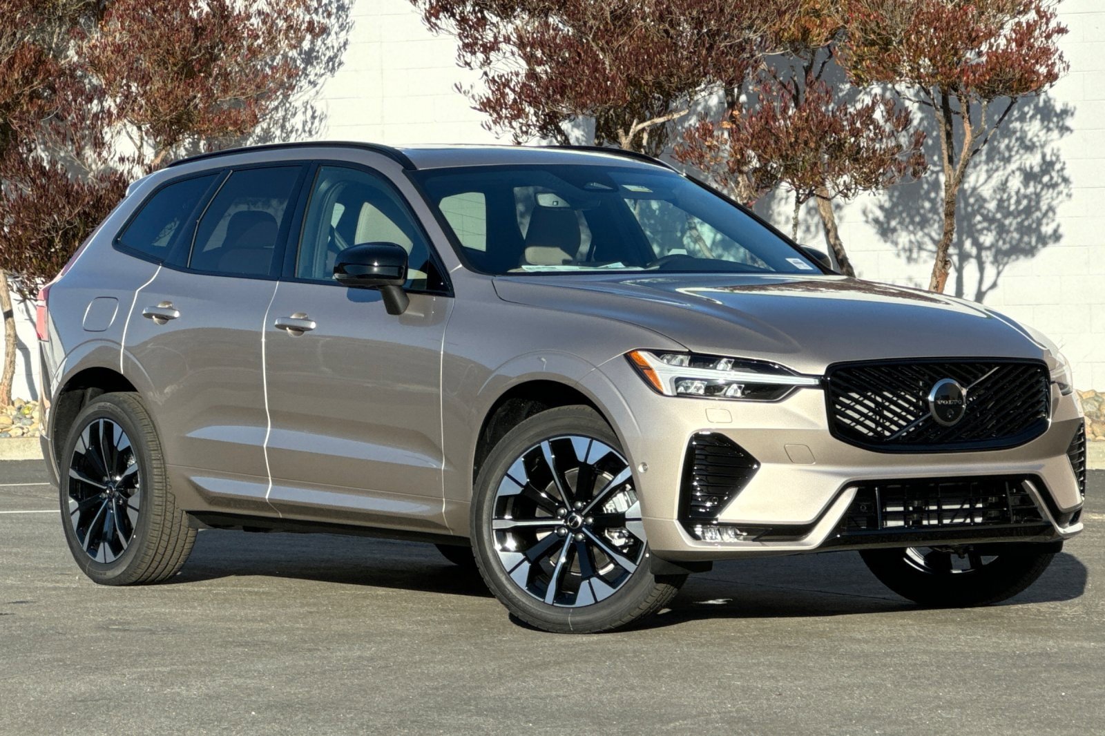New 2026 Volvo XC60 B5 Plus w/ Climate Package image 7