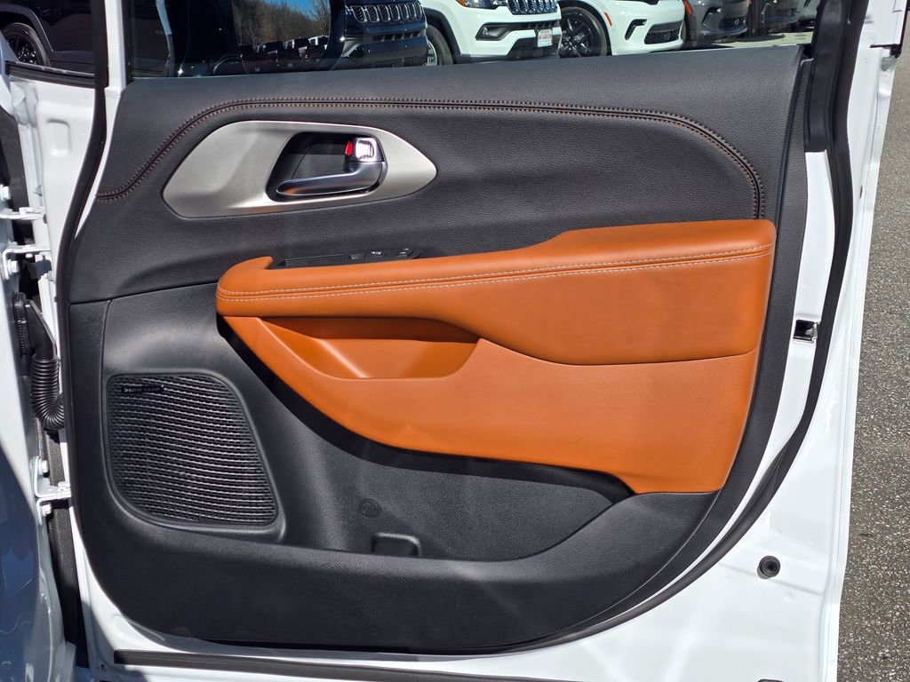 New 2026 Chrysler Pacifica Pinnacle image 36
