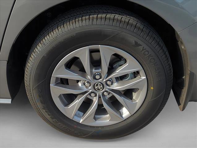 Certified 2026 Toyota Sienna XLE FWD image 6