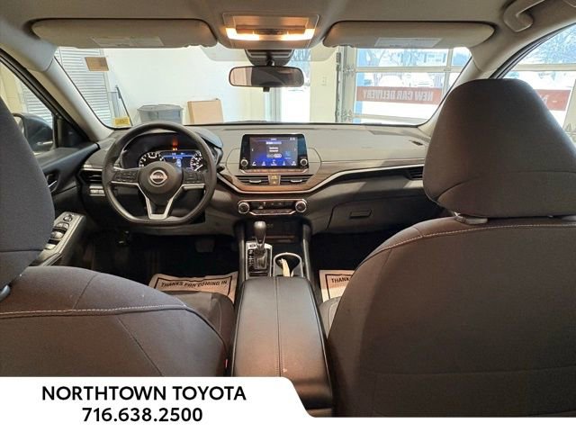Used 2024 Nissan Altima 2.5 SV image 14