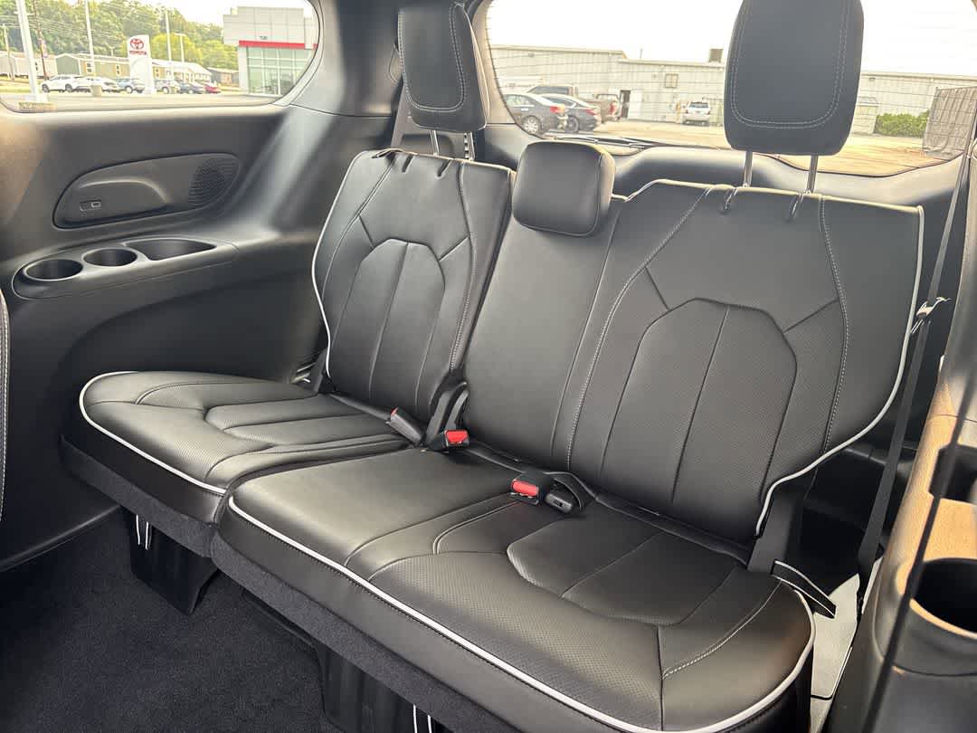 New 2026 Chrysler Pacifica Limited w/ S Appearance Package image 24