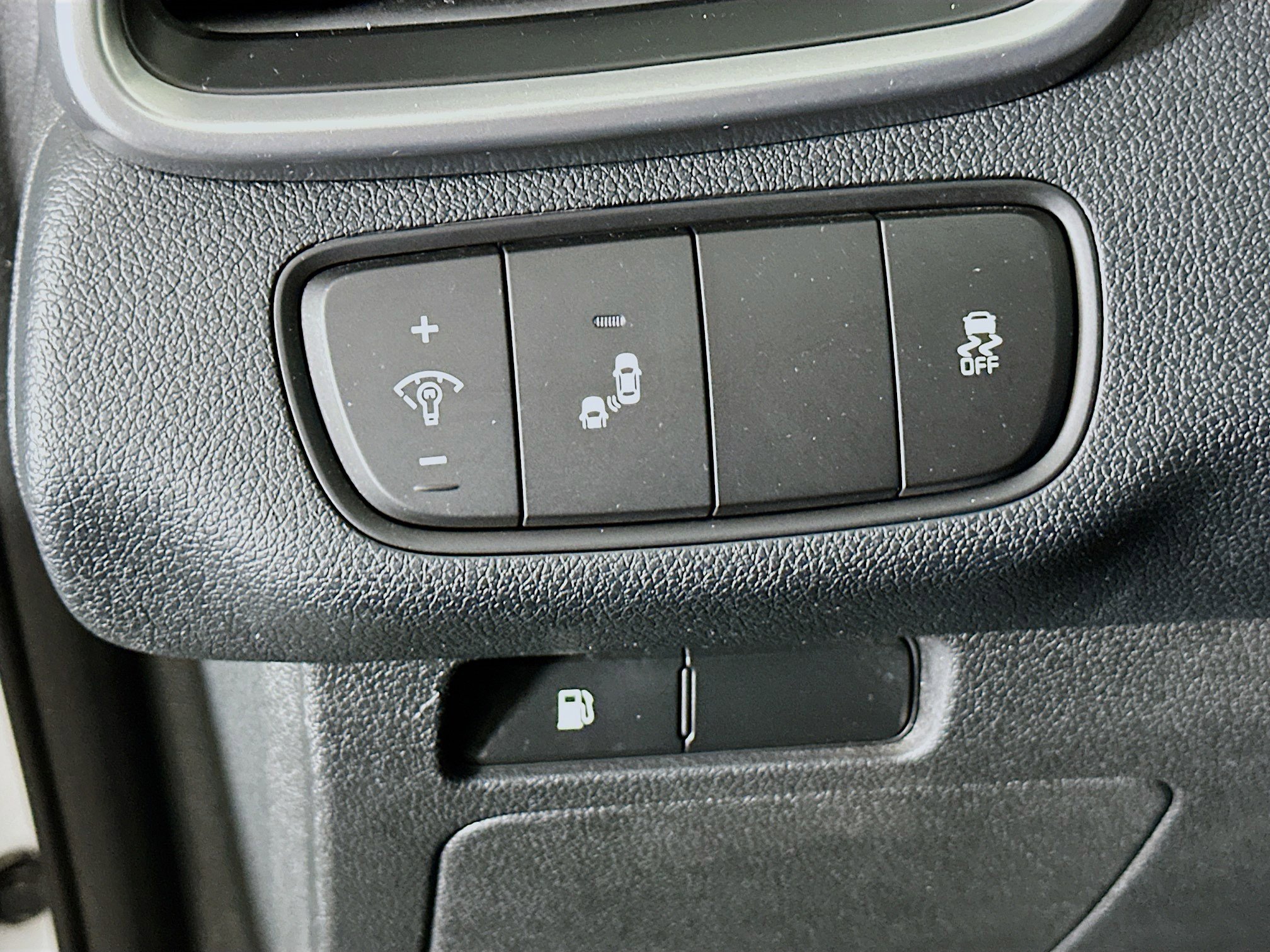 Used 2019 Kia Sorento LX w/ LX Convenience Package image 17