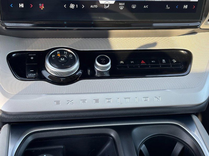 Used 2025 Ford Expedition Active image 28