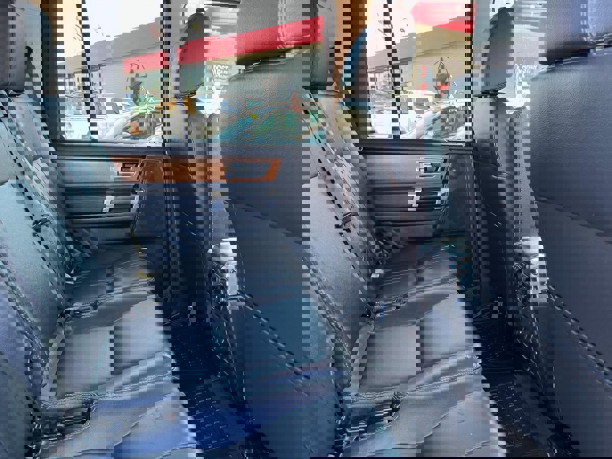 Used 2015 Land Rover LR4 HSE image 32