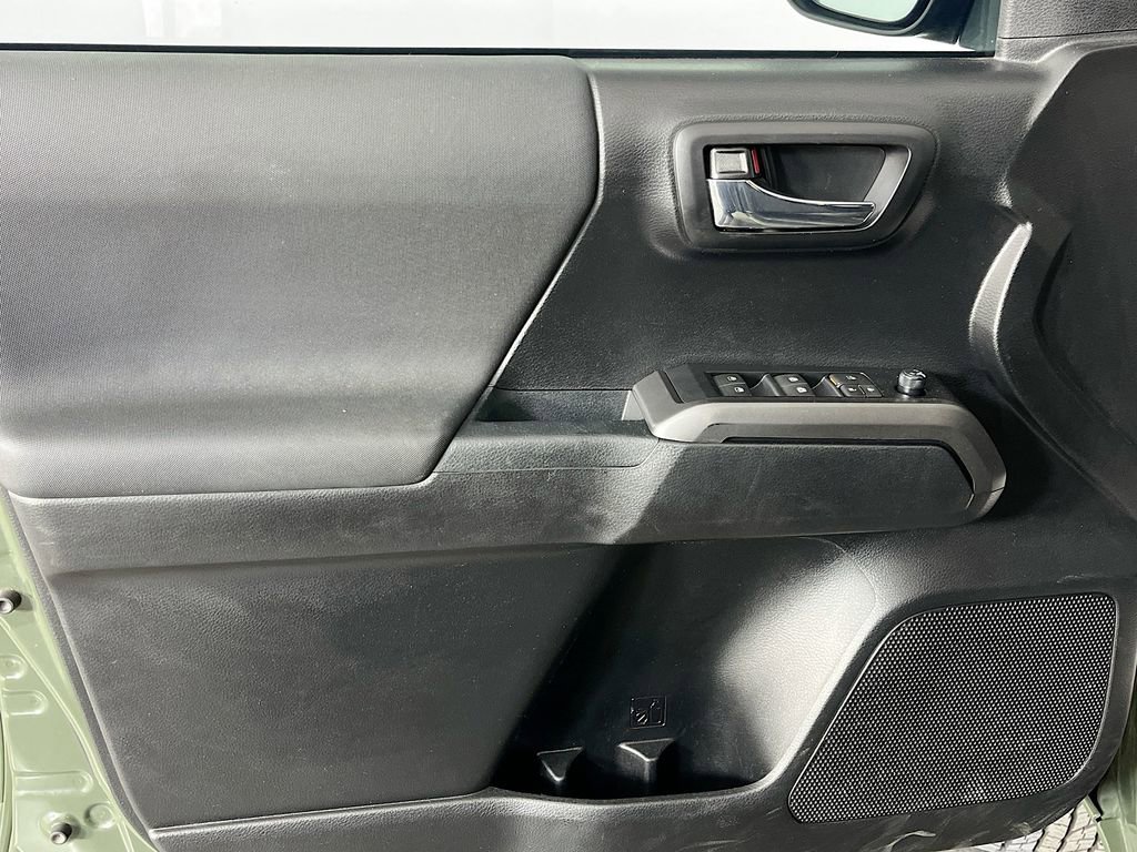 Used 2022 Toyota Tacoma TRD Off-Road image 24