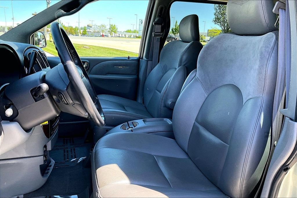 Used 2004 Chrysler Town & Country Limited w/ Trailer Tow Group AWD/4WD image 15