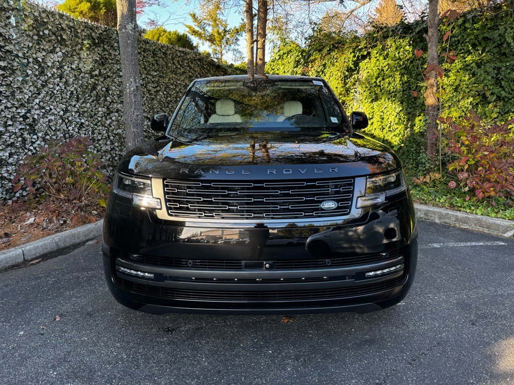 Used 2025 Land Rover Range Rover SE video 2