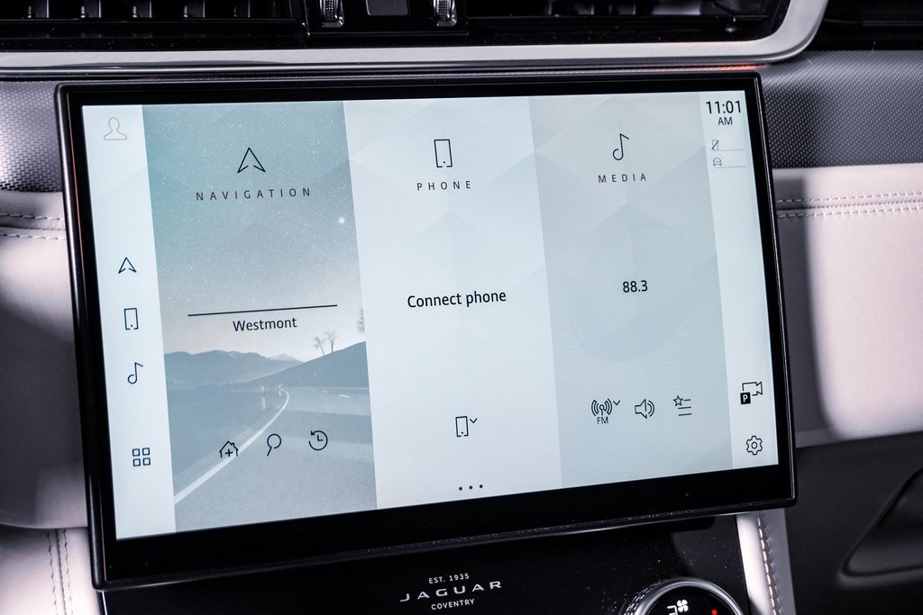 Used 2021 Jaguar F-PACE SVR image 23