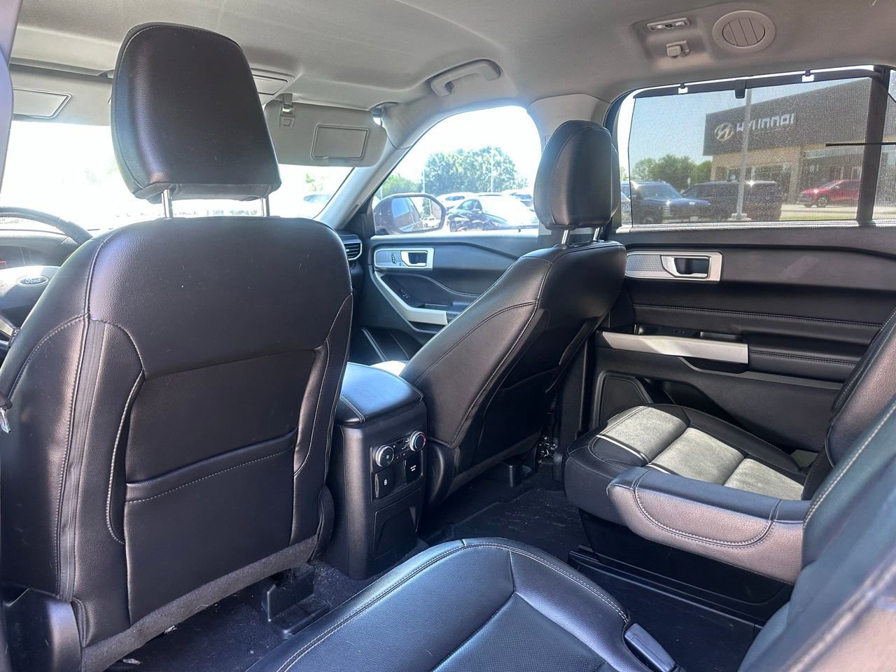 Used 2022 Ford Explorer Limited w/ Equipment Group 301A RWD image 18