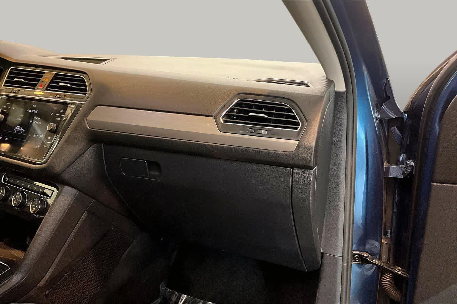 Used 2019 Volkswagen Tiguan SE w/ Panoramic Sunroof Package FWD image 18