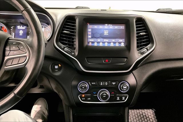 Used 2019 Jeep Cherokee Latitude Plus w/ Cold Weather Group AWD/4WD image 20