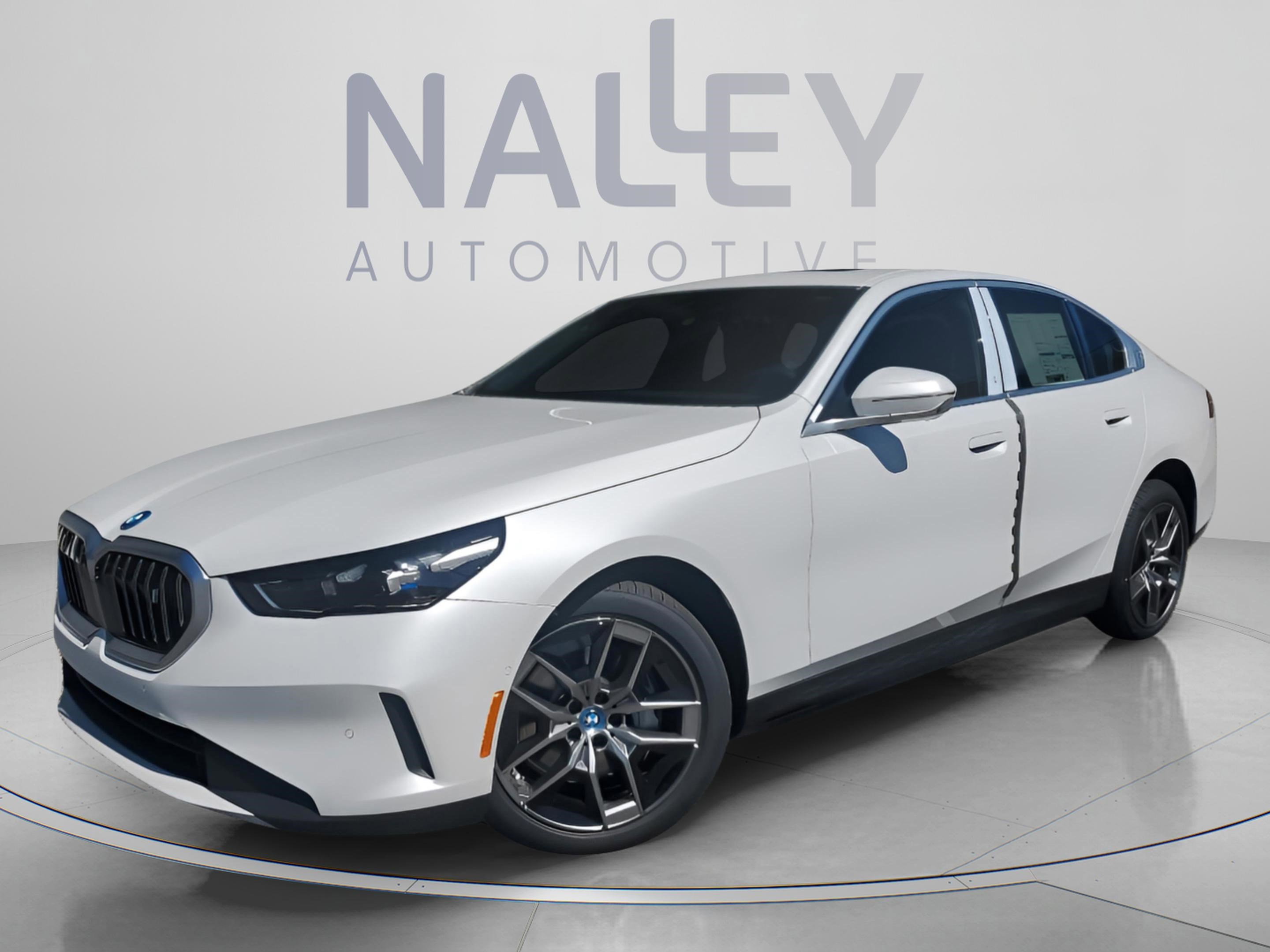 Used 2025 BMW i5 eDrive40i w/ Premium Package RWD image 1