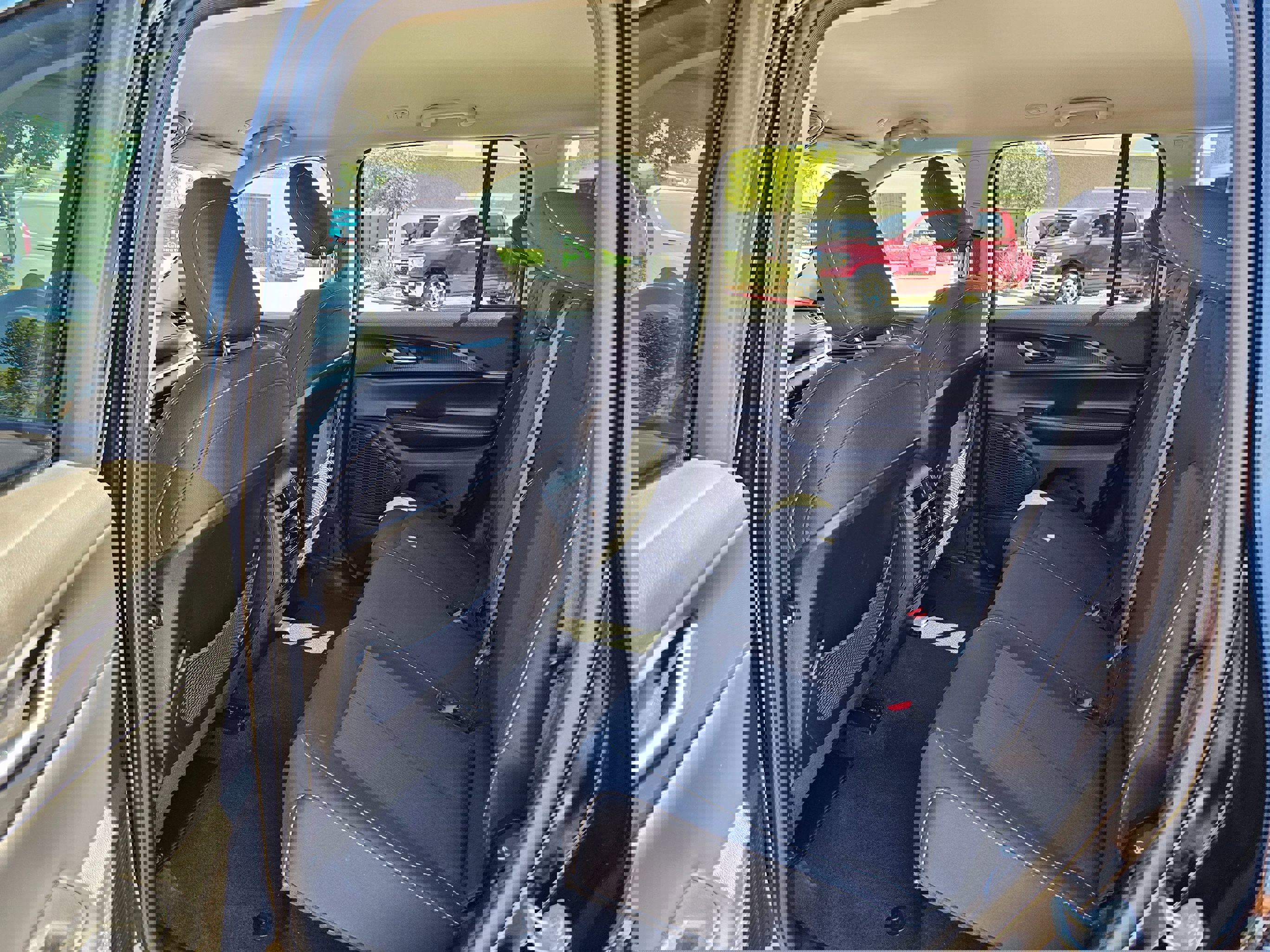 Used 2024 Jeep Grand Cherokee Laredo image 19