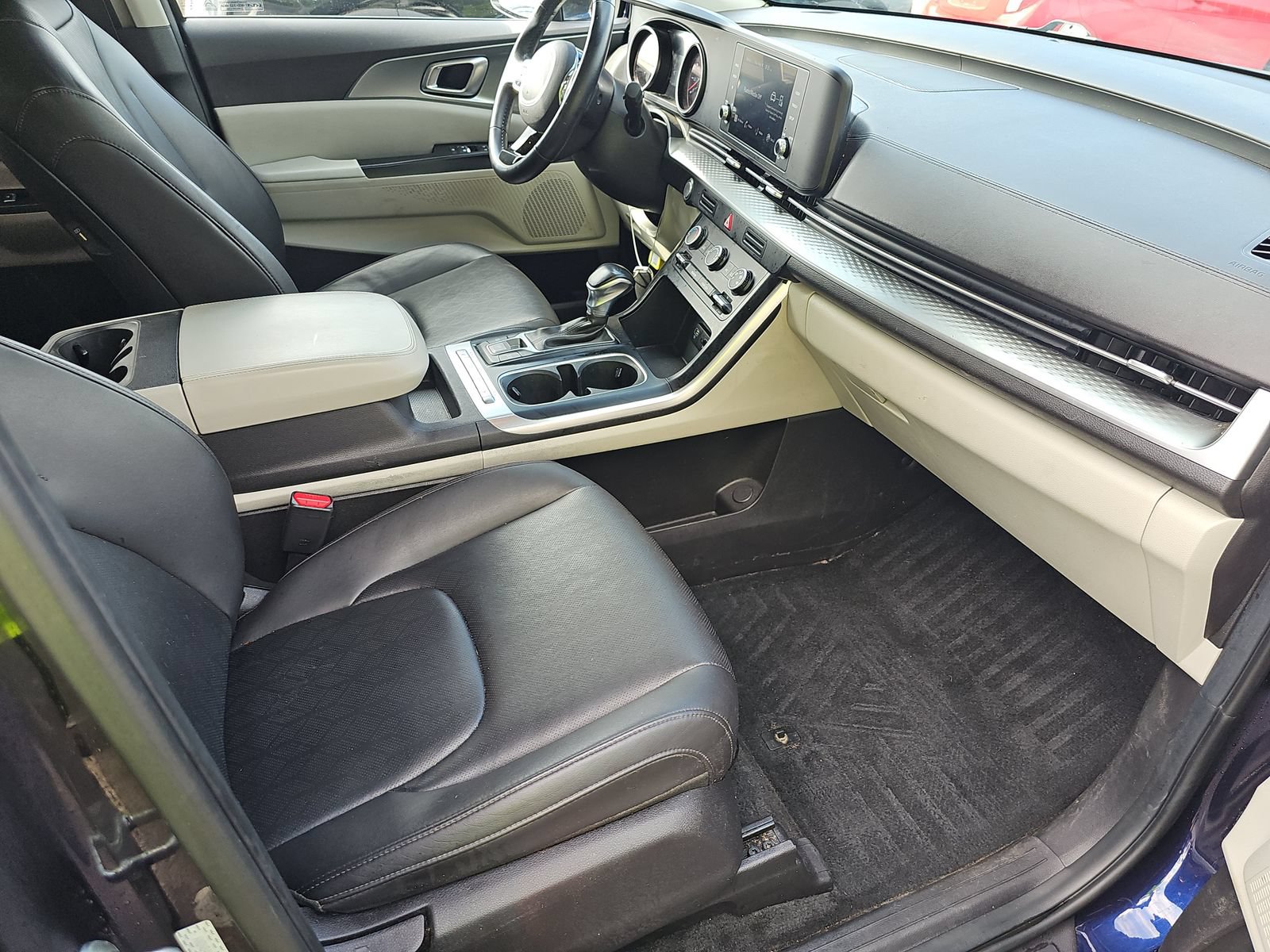 Used 2022 Kia Carnival LX FWD image 11