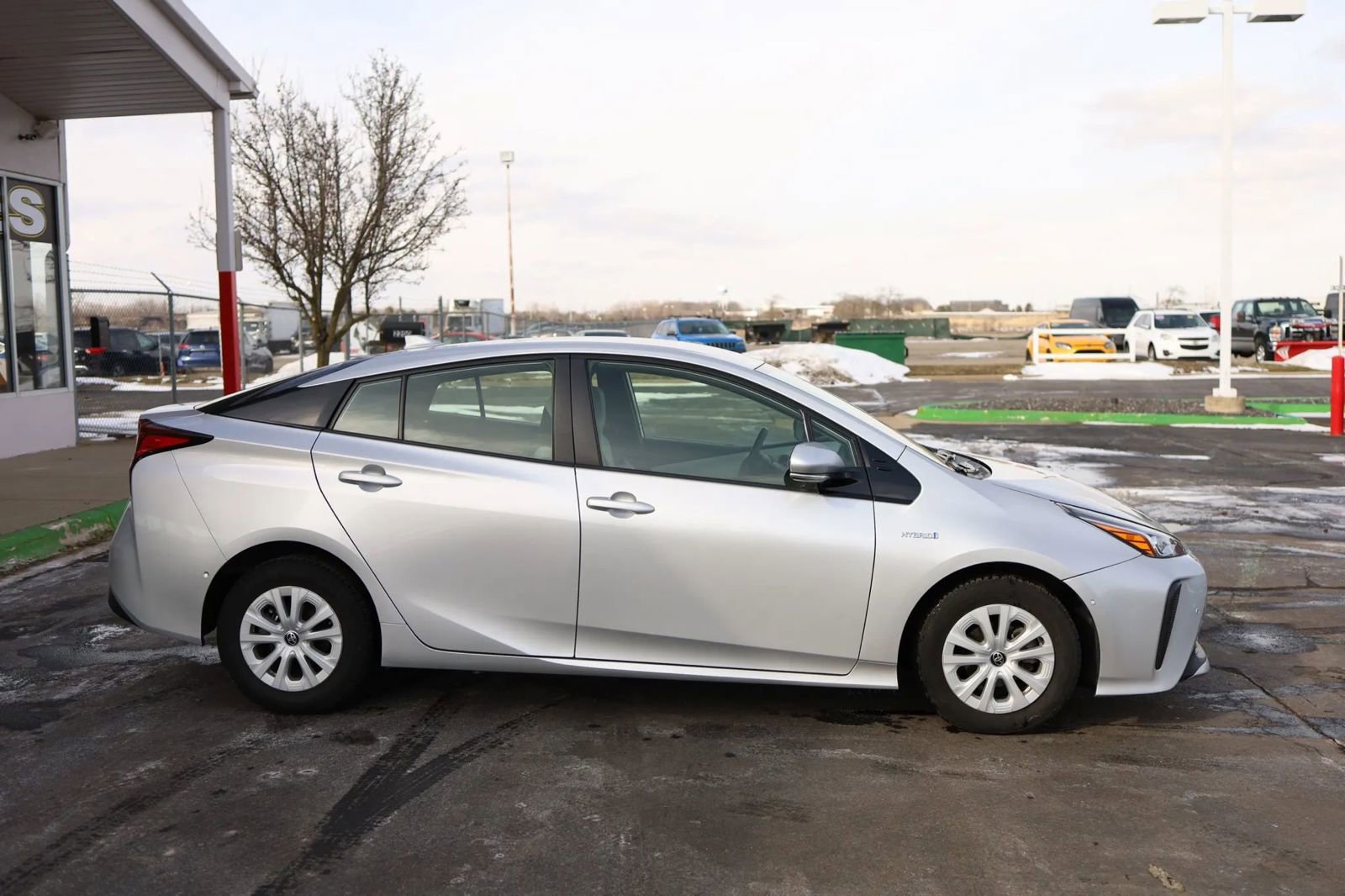 Used 2019 Toyota Prius LE image 4