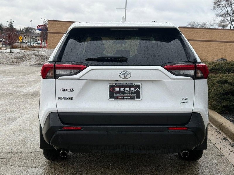 Used 2024 Toyota RAV4 LE image 4