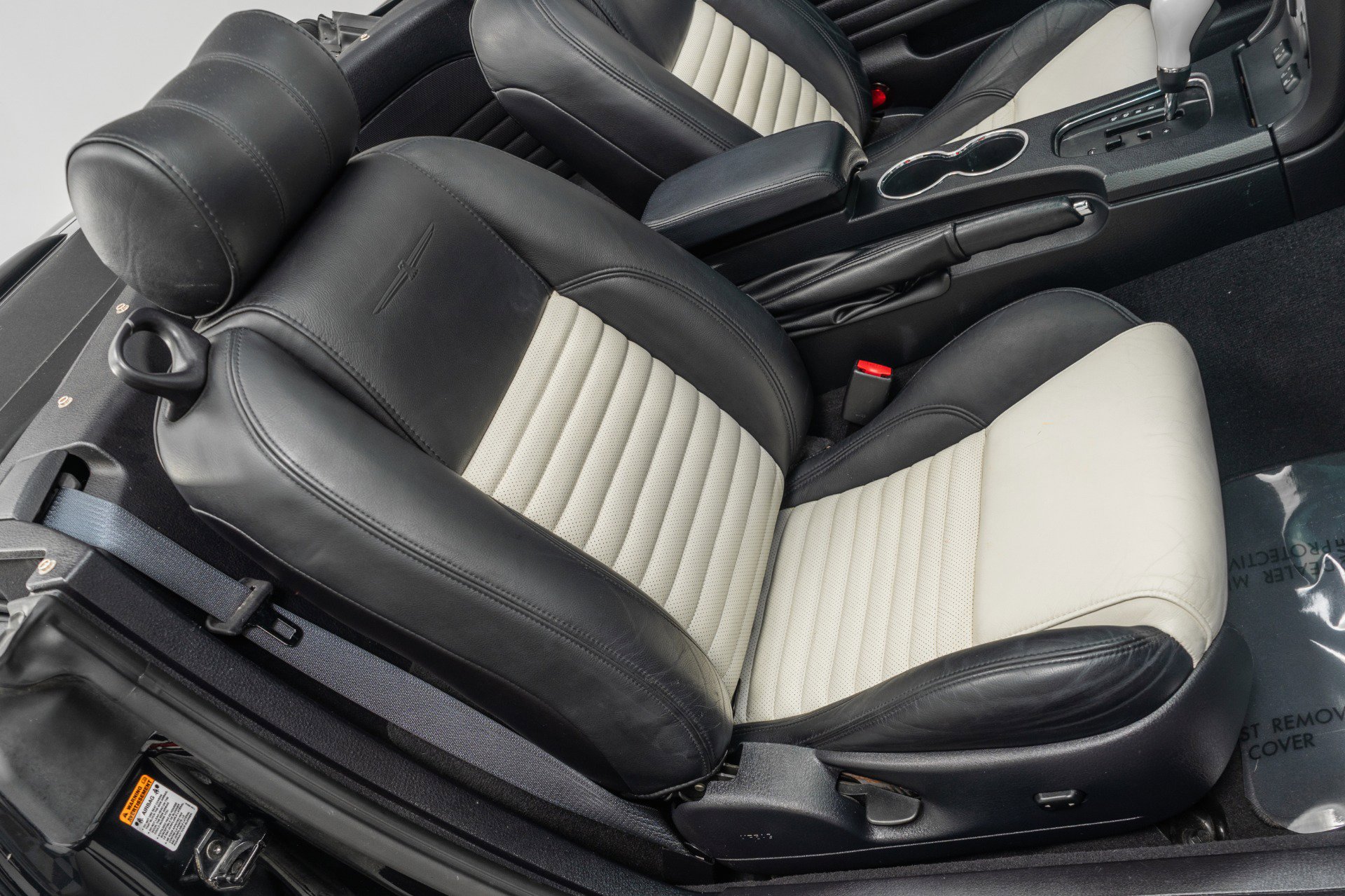 Used 2003 Ford Thunderbird image 26