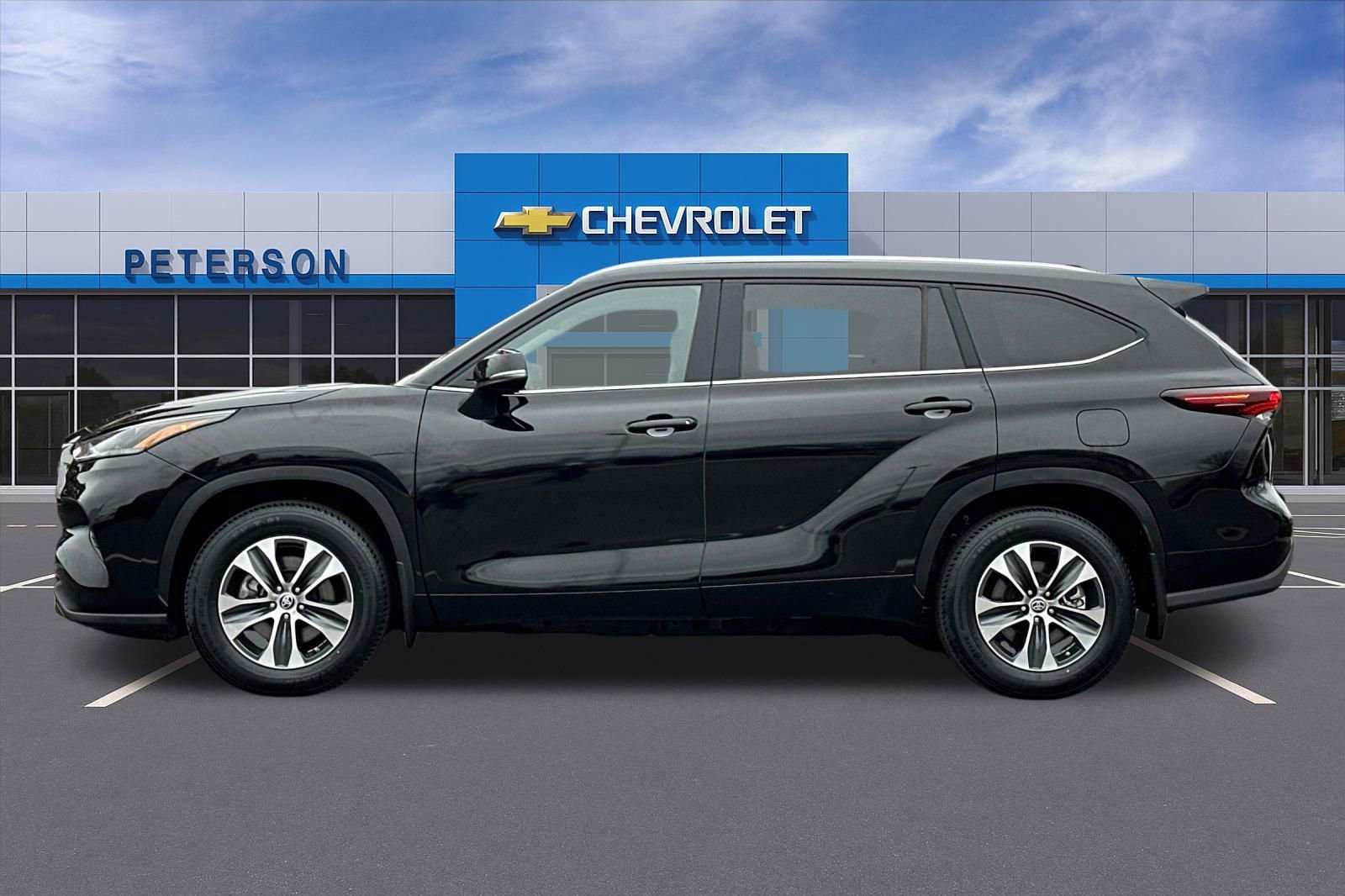 Used 2024 Toyota Highlander XLE image 7