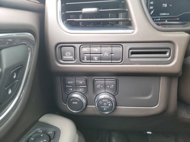 Used 2024 GMC Yukon XL SLT w/ SLT Luxury Package AWD/4WD image 16