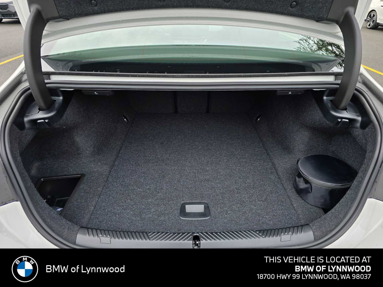 New 2026 BMW i5 eDrive40 w/ M Sport Package AWD/4WD image 16
