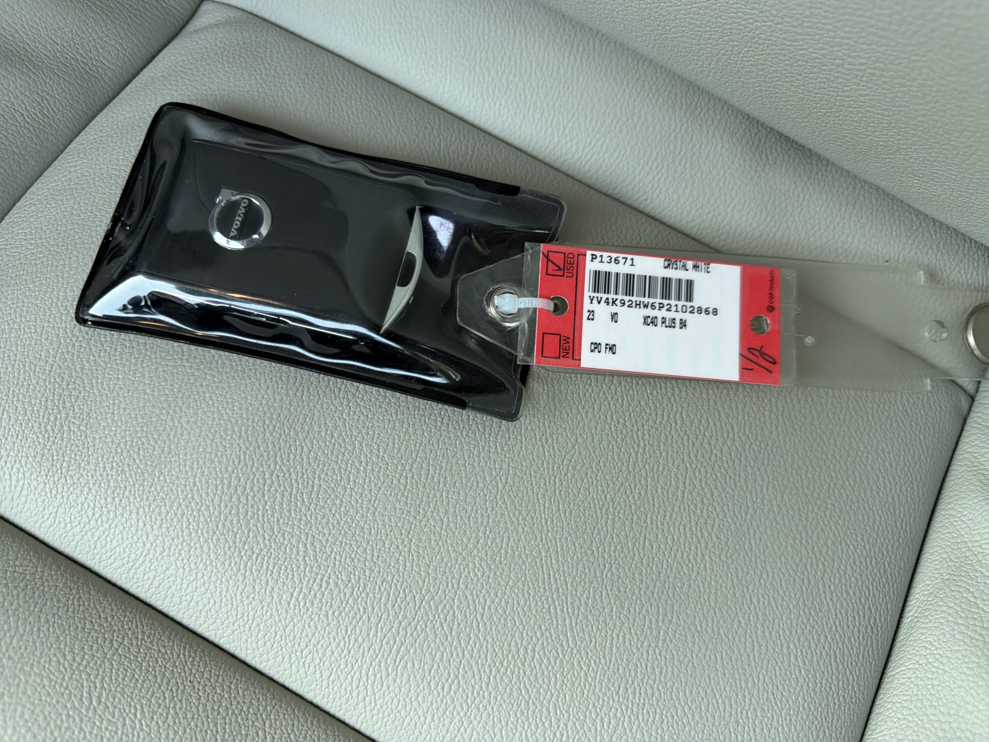 Certified 2023 Volvo XC40 B4 Plus w/ Protection Package Premier FWD image 38