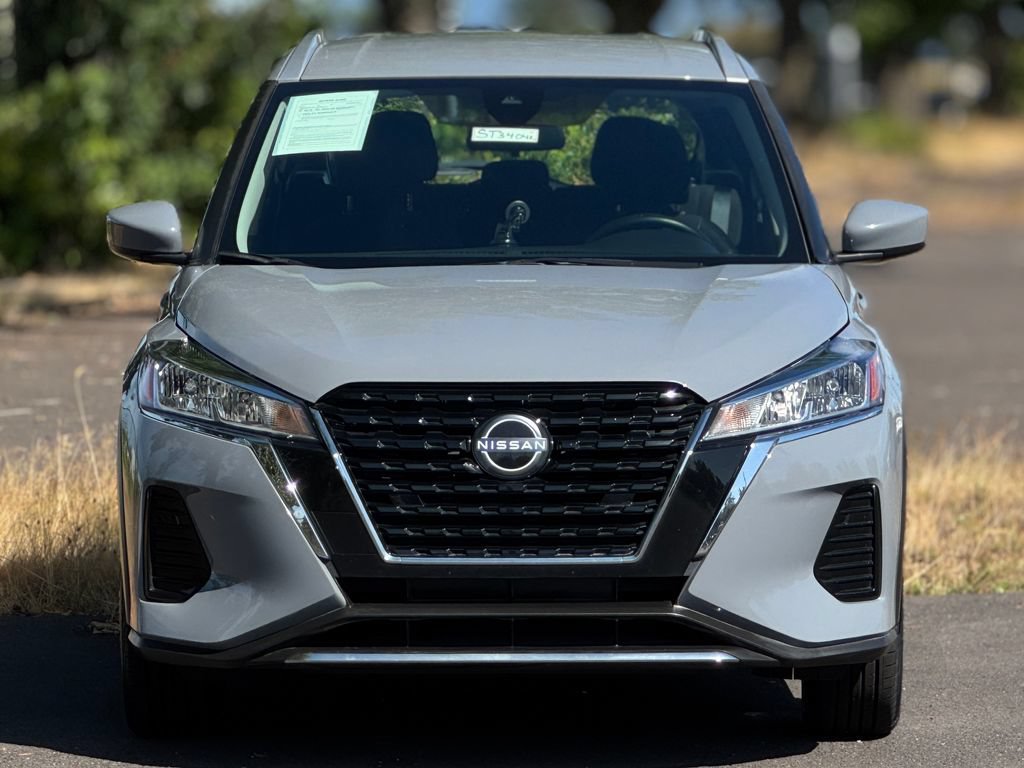 Used 2023 Nissan Kicks SV FWD image 2