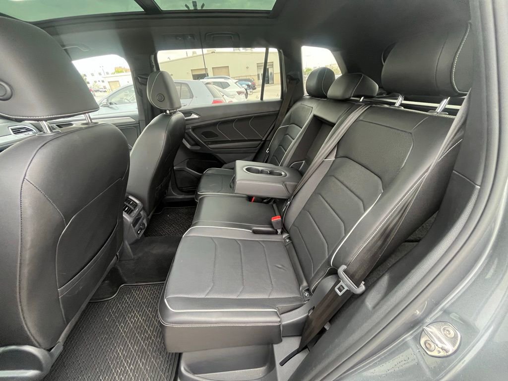Used 2022 Volkswagen Tiguan SEL R-Line AWD/4WD image 12