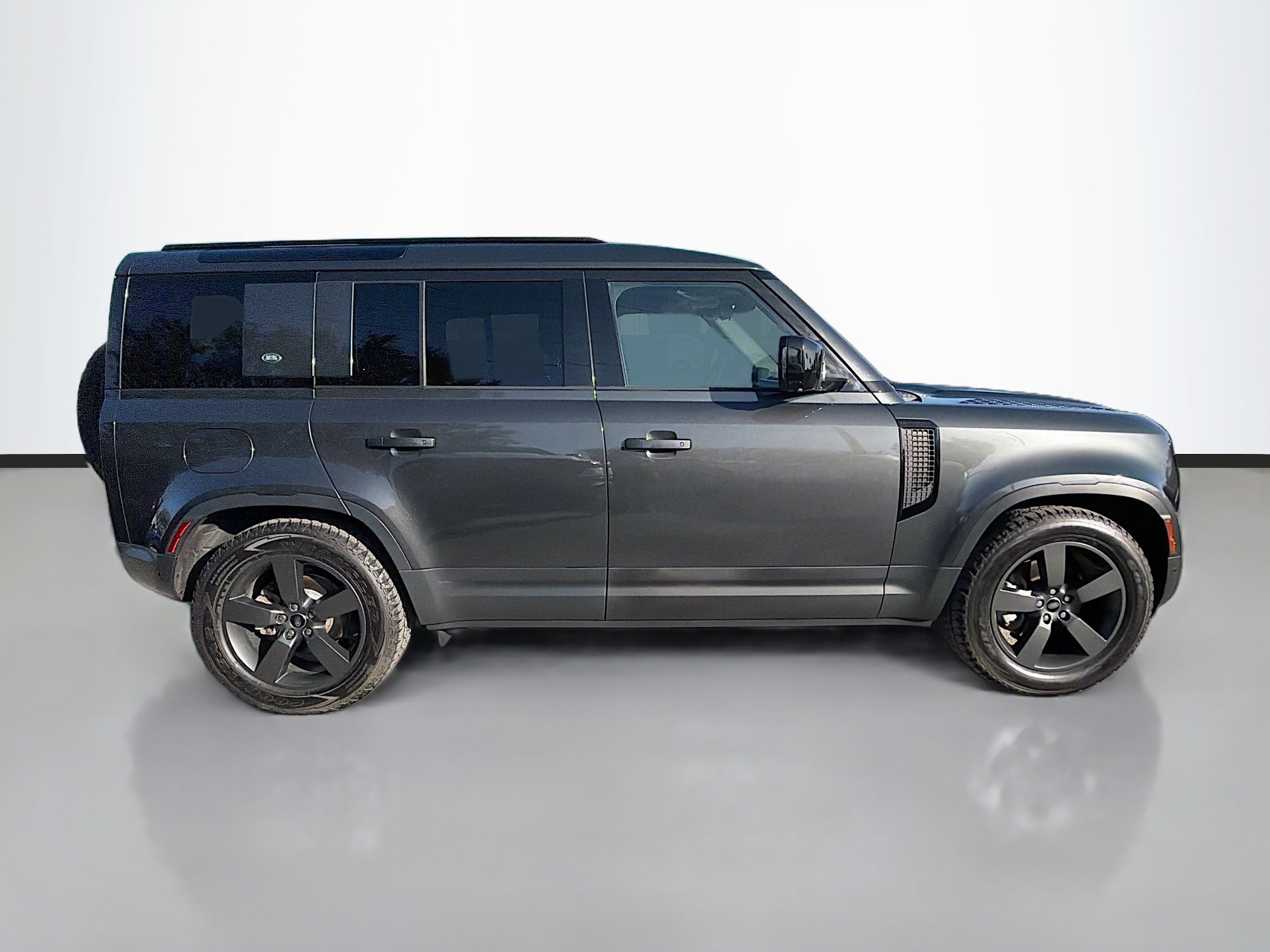 Used 2024 Land Rover Defender 110 S image 2