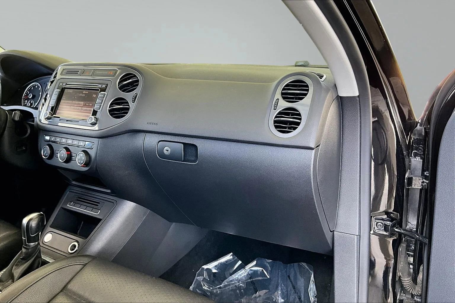Used 2014 Volkswagen Tiguan SE FWD image 23