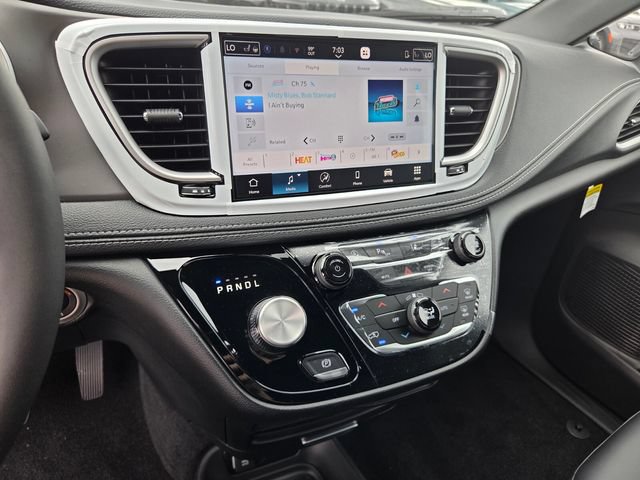 New 2027 Chrysler Pacifica Select FWD image 21