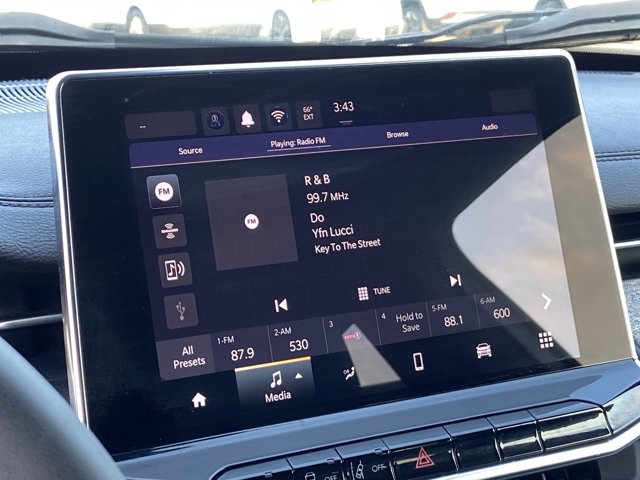 Used 2024 Jeep Compass Latitude image 36