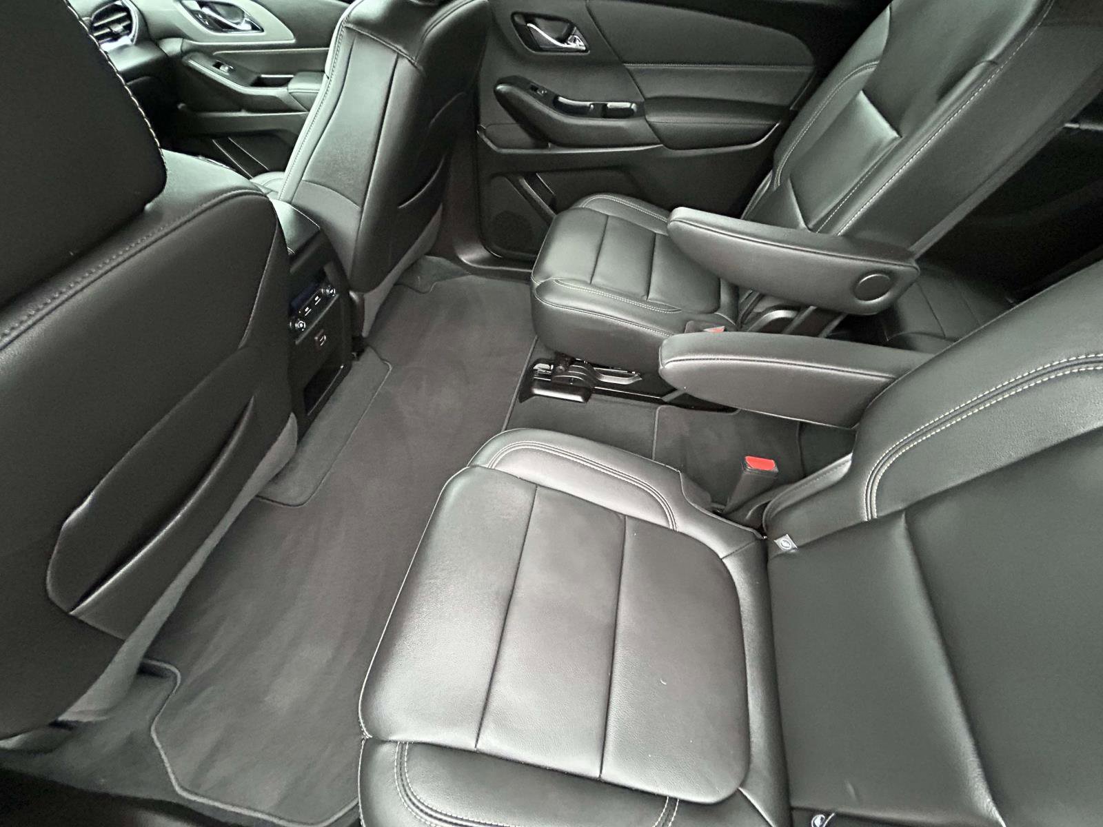 Used 2023 Chevrolet Traverse LT image 11
