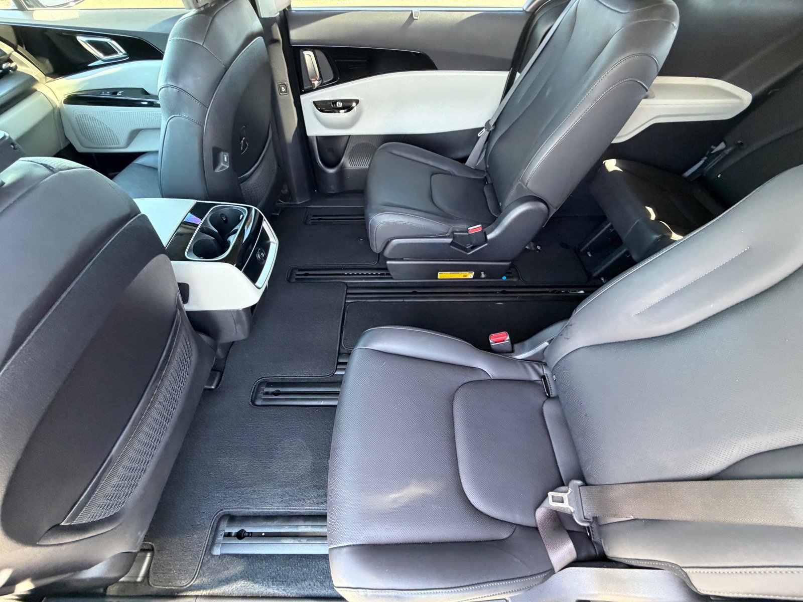 Used 2024 Kia Carnival EX FWD image 13