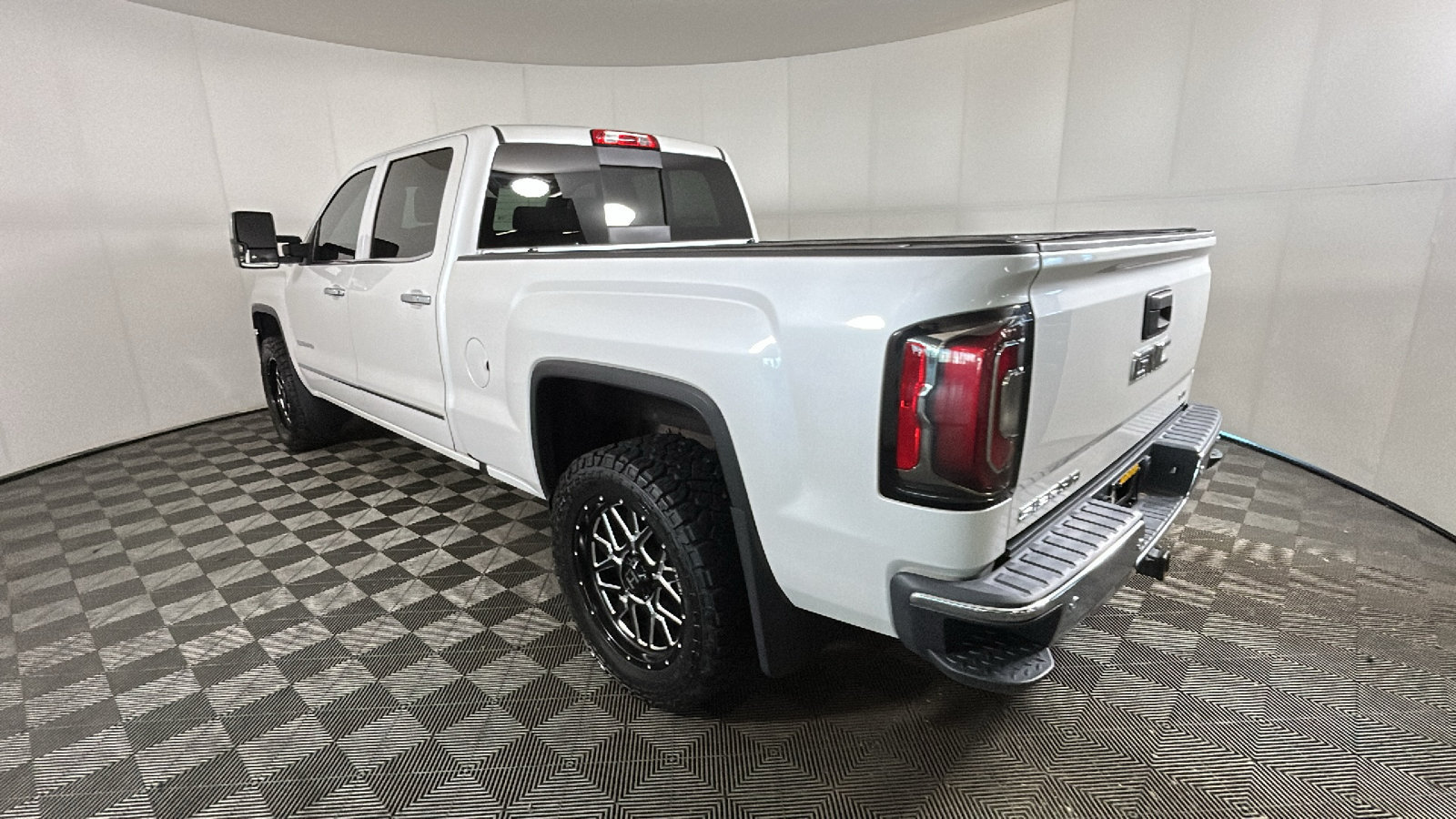 Used 2018 GMC Sierra 1500 SLT AWD/4WD image 5