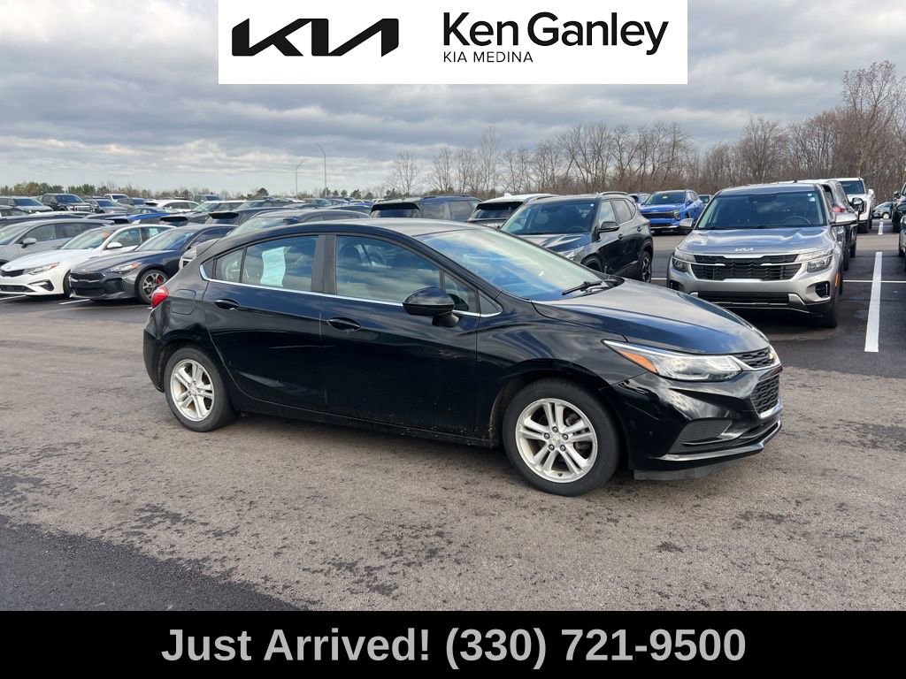 Used 2017 Chevrolet Cruze LT FWD image 4