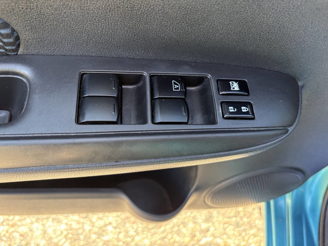 Used 2015 Nissan Versa Note FWD image 28