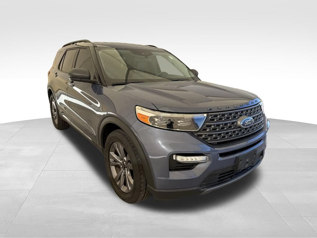 Used 2021 Ford Explorer XLT w/ Equipment Group 202A AWD/4WD image 4