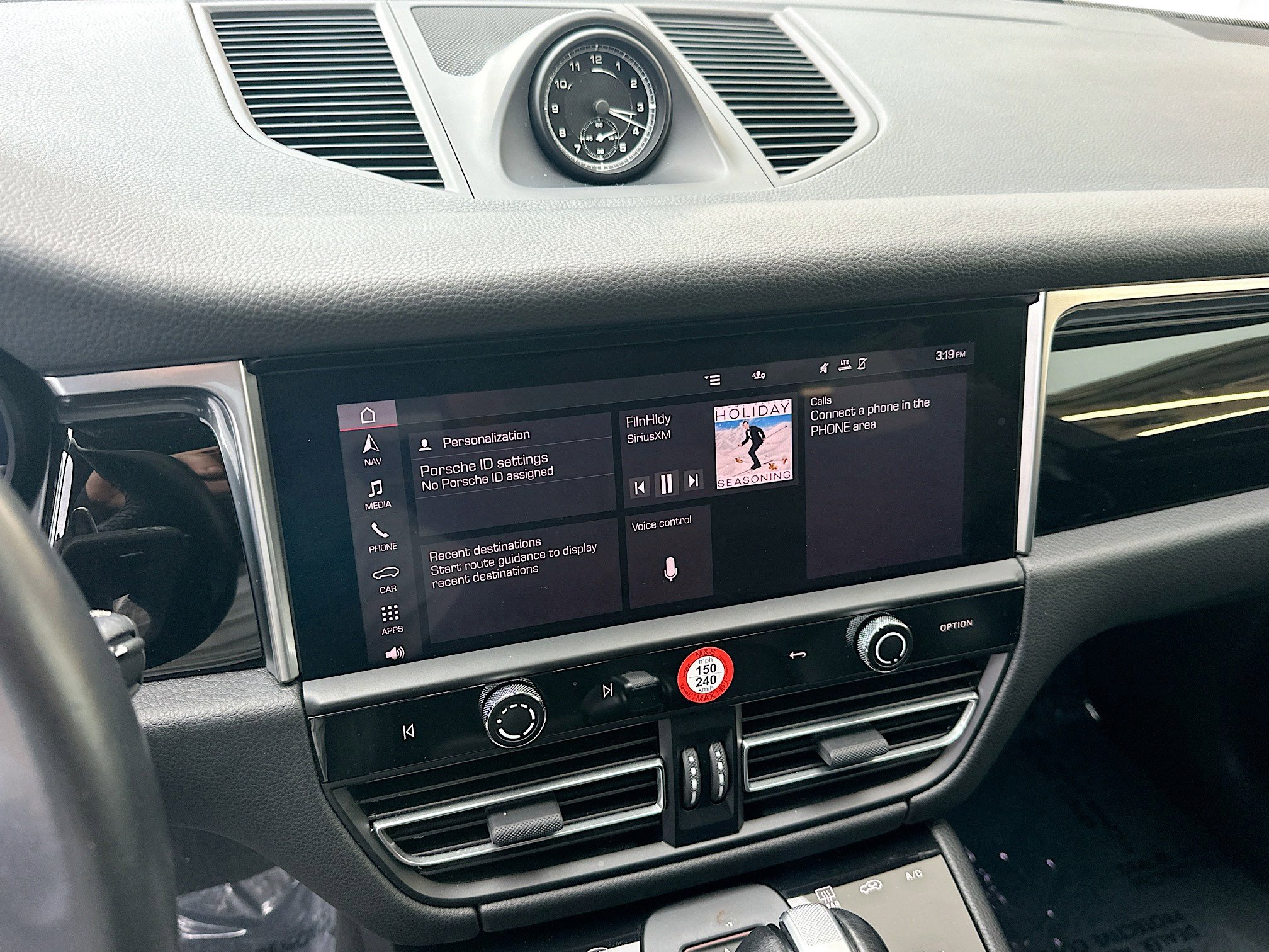 Used 2024 Porsche Macan image 13