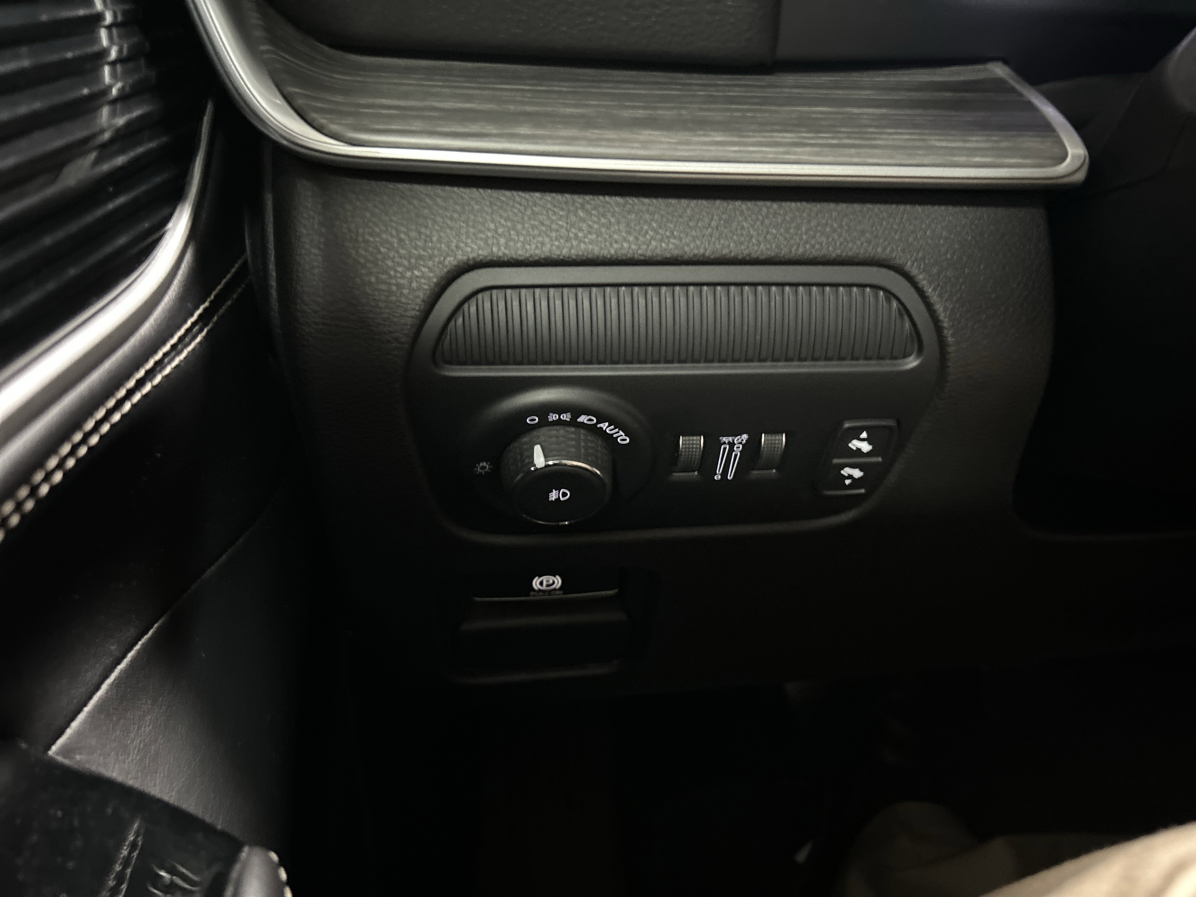 Used 2023 Jeep Wagoneer L Series II image 17