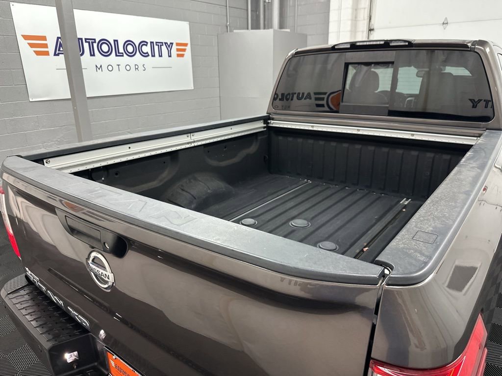 Used 2016 Nissan Titan SL image 11