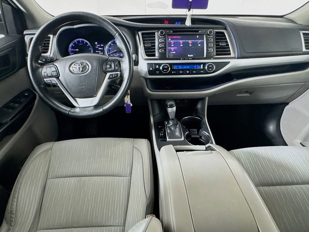 Used 2018 Toyota Highlander Plus FWD image 25