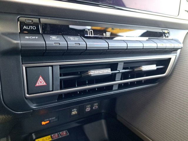 Used 2026 Toyota Camry SE image 30