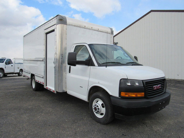 Used 2022 GMC Savana 3500 Extended w/ Power Convenience Package RWD image 9