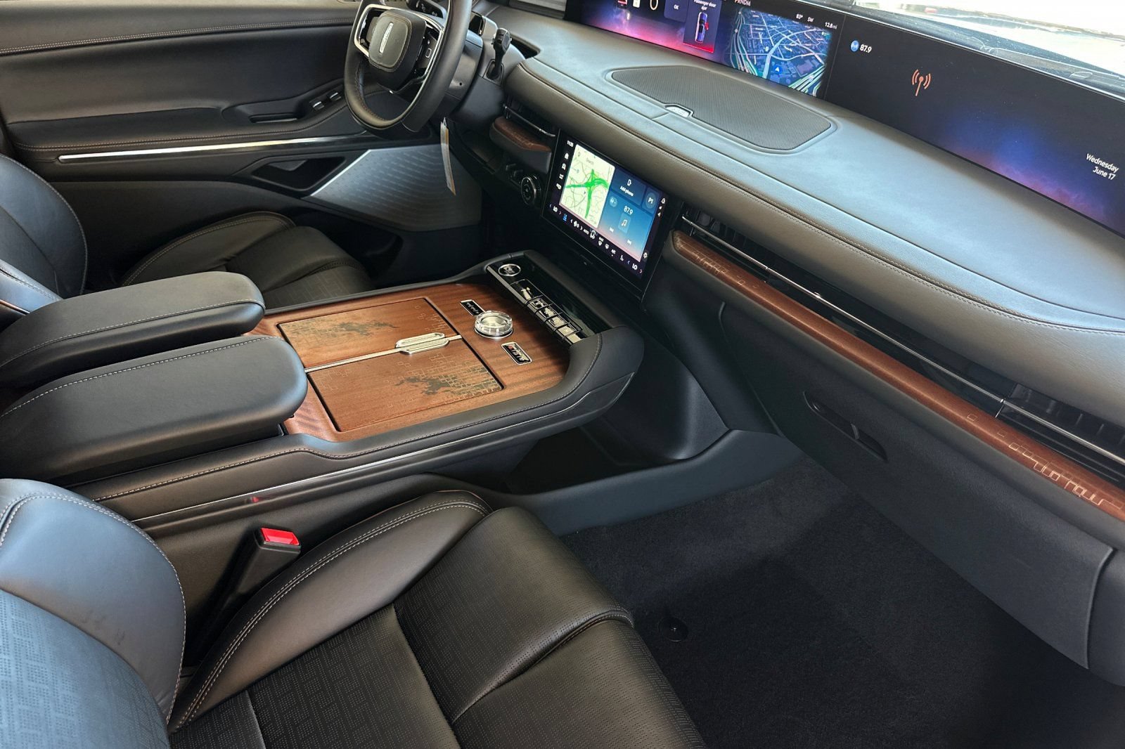 New 2026 Lincoln Navigator L Black Label AWD/4WD image 17