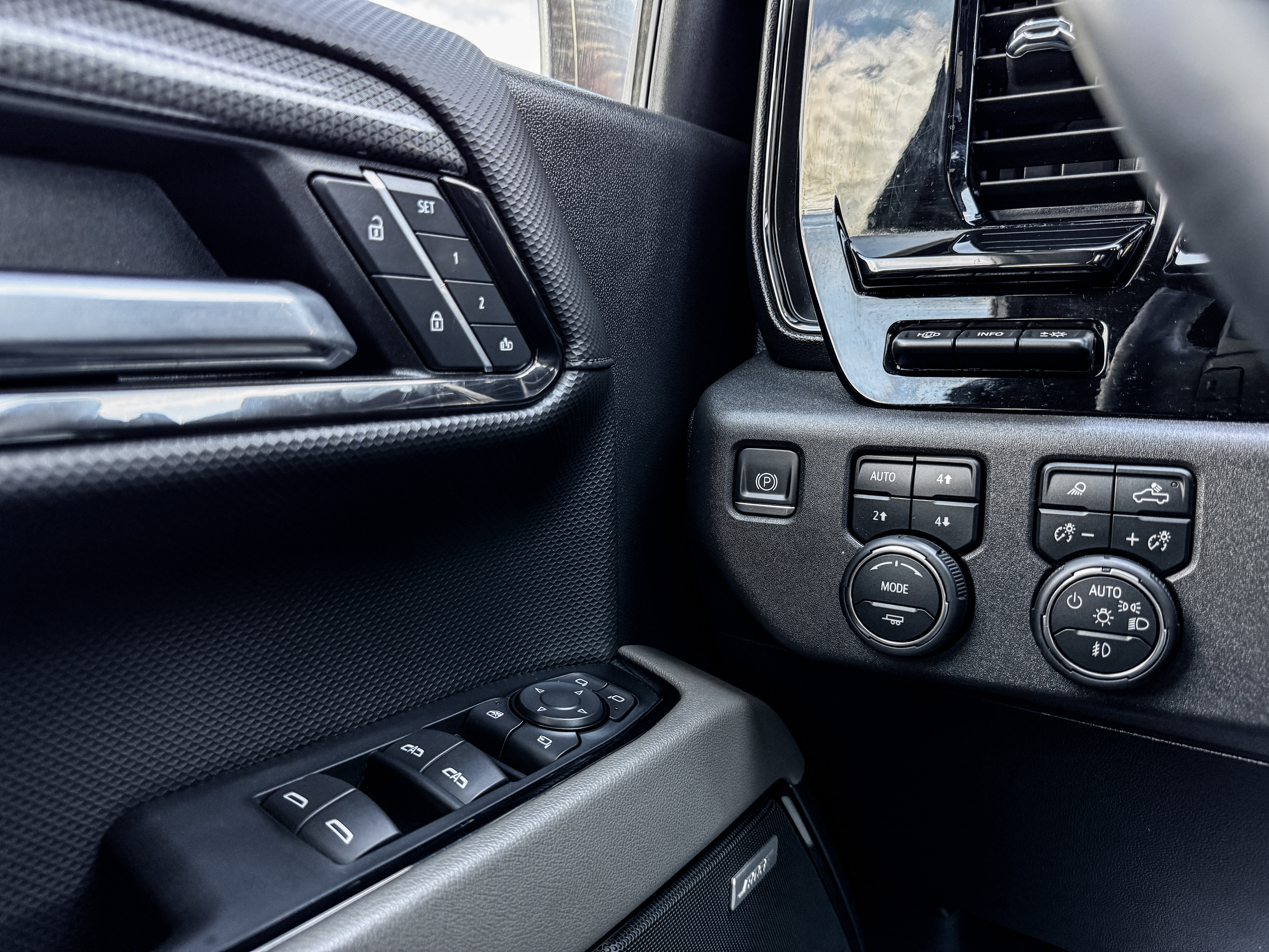 Certified 2024 Chevrolet Silverado 1500 ZR2 w/ Technology Package image 13