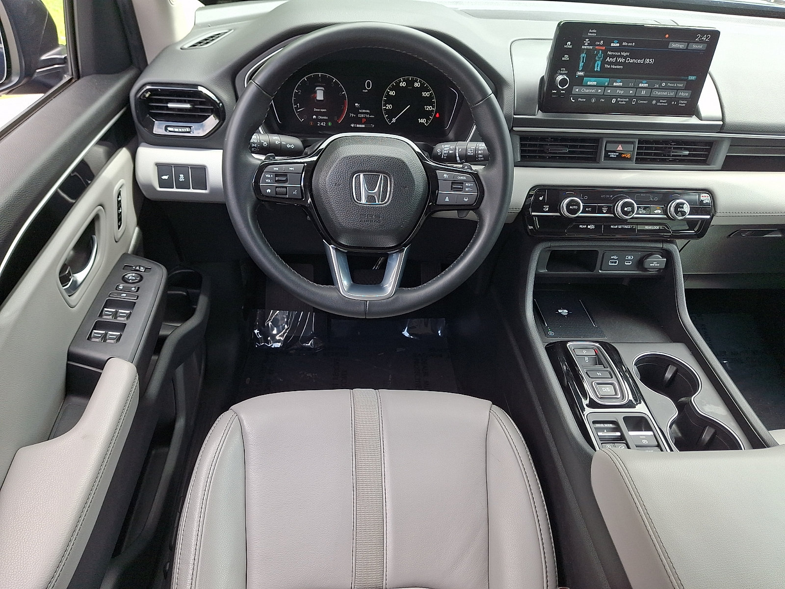 Used 2025 Honda Pilot EX-L image 11